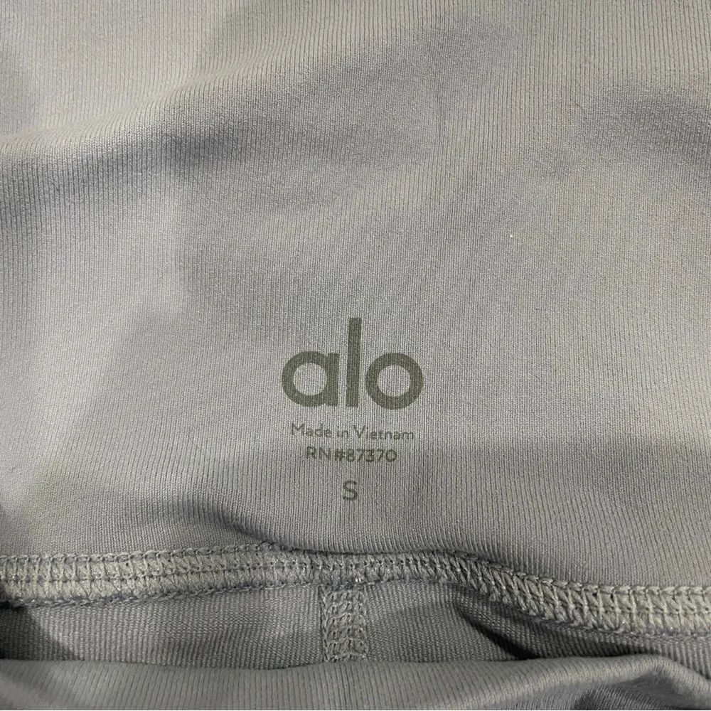 Alo Yoga Lavender Mesh Cutout Cropped Leggings